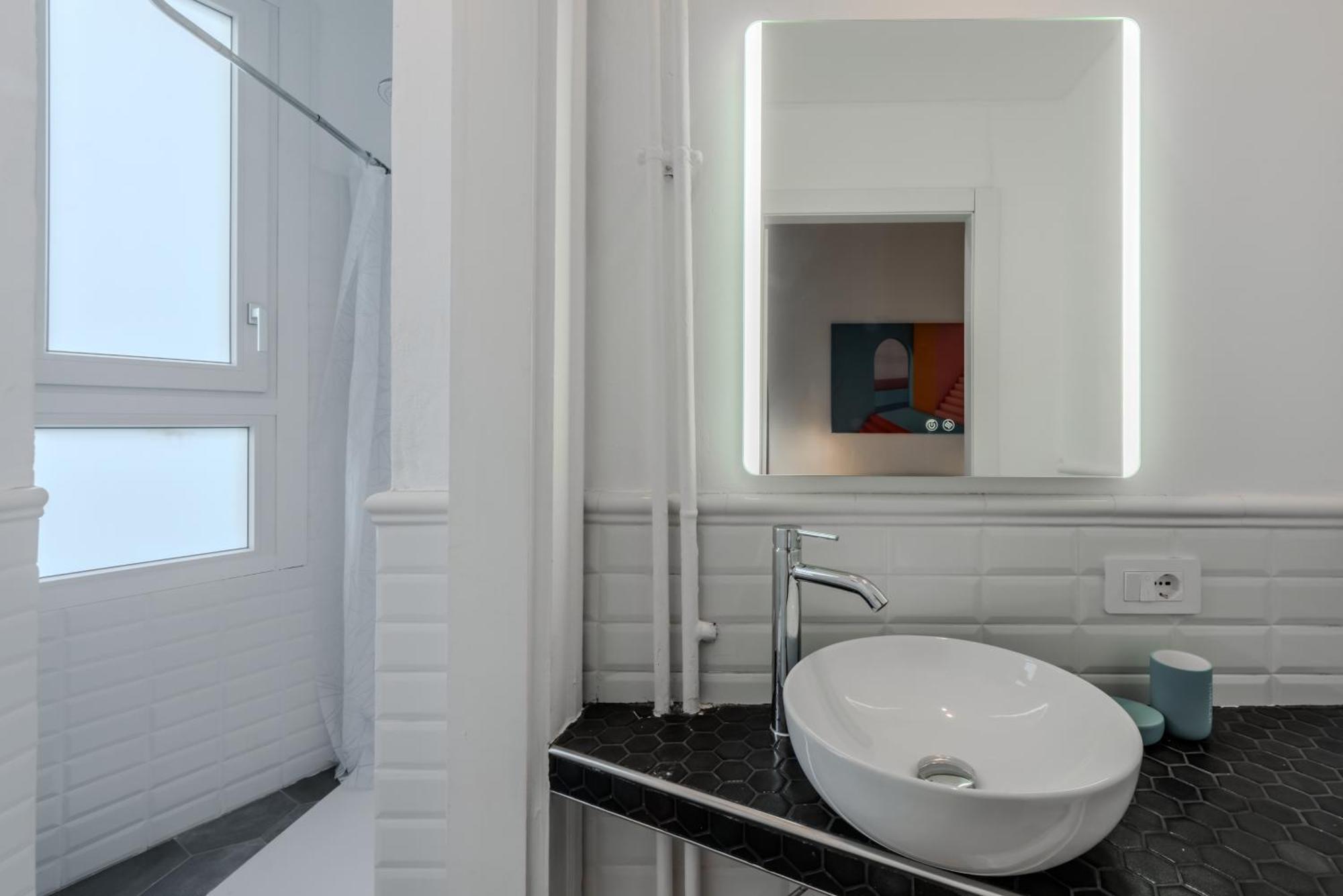 New And Functional Apartments Near The Metro Mailand Exterior foto